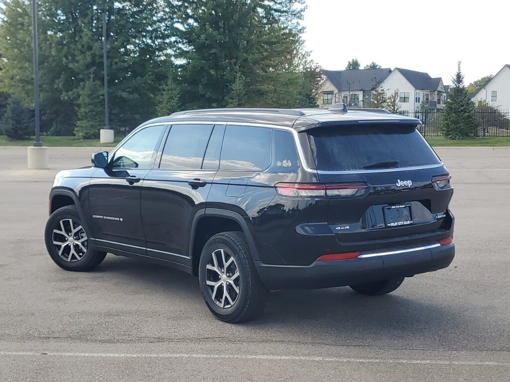 2025 Jeep Grand Cherokee Limited photo 3