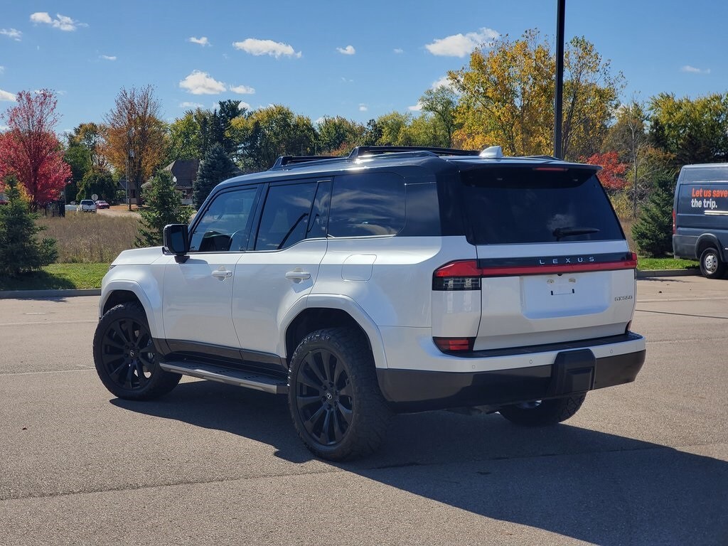 2024 Lexus GX 550 Luxury photo 2