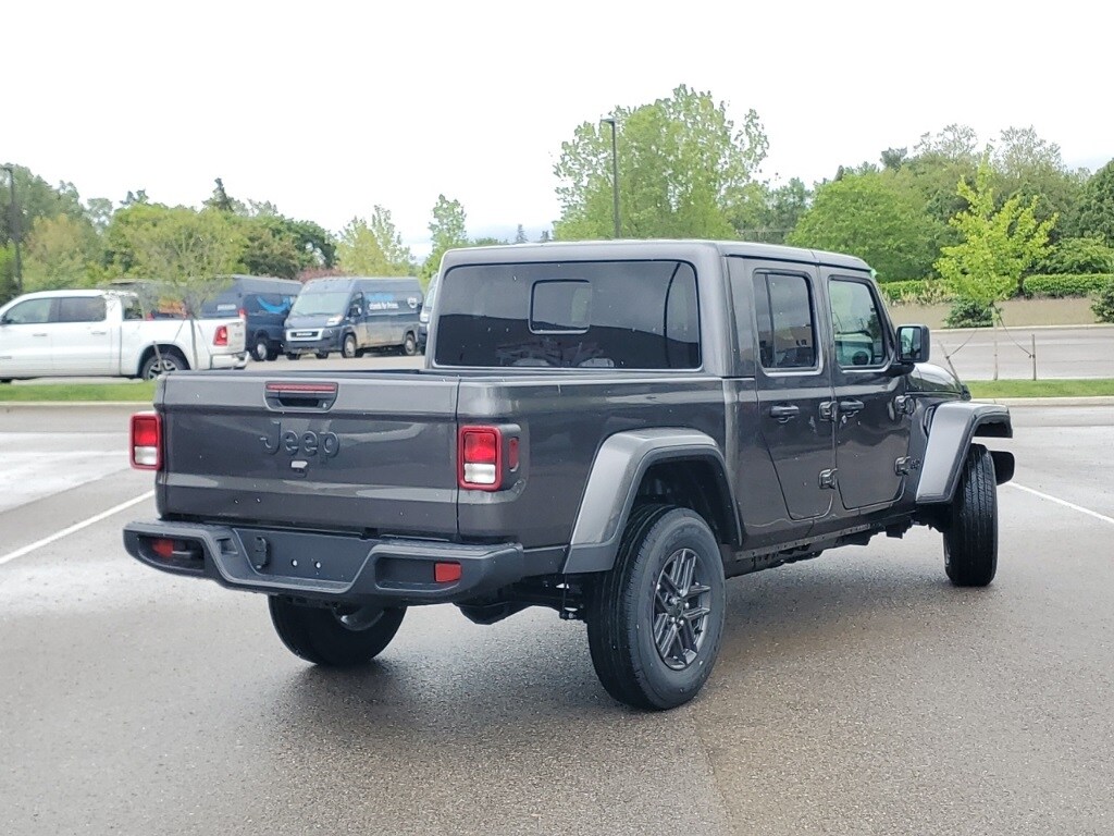 2025 Jeep Gladiator Sport photo 2