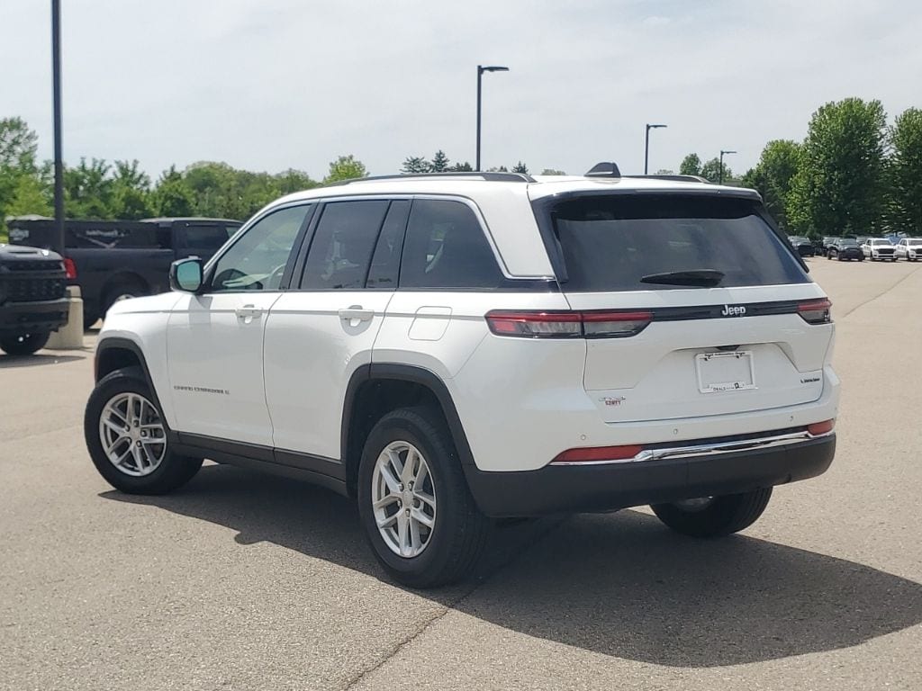 Used 2024 Jeep Grand Cherokee Laredo SUV