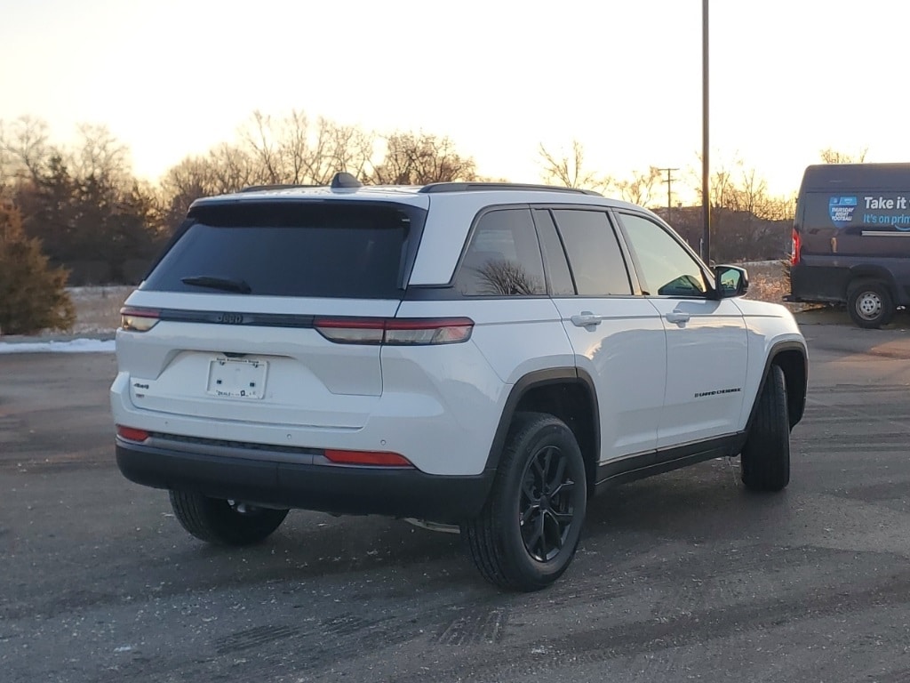 New 2026 Jeep Grand Cherokee Laredo Sport Utility