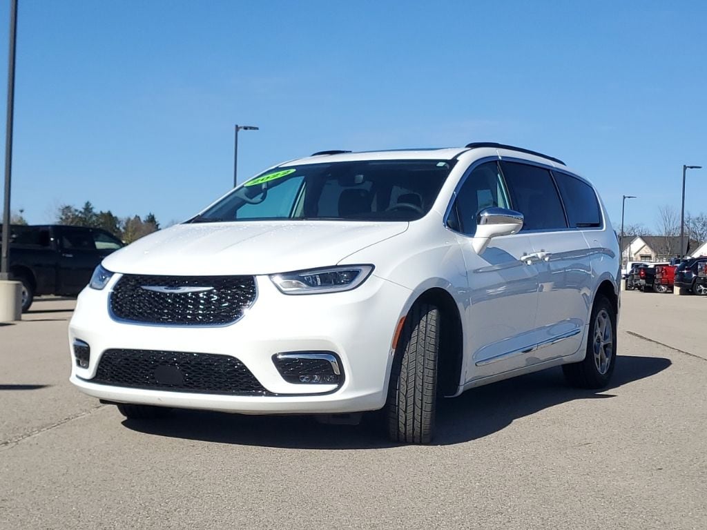 Used 2022 Chrysler Pacifica Limited Van Passenger Van