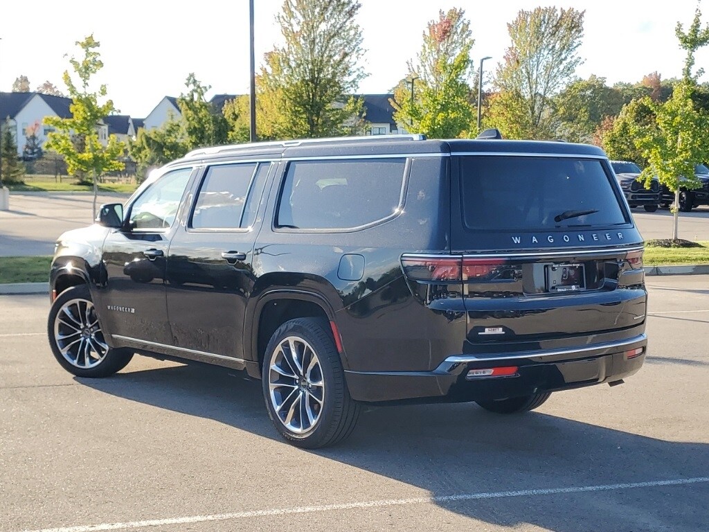 2023 Jeep Wagoneer L Series III photo 3