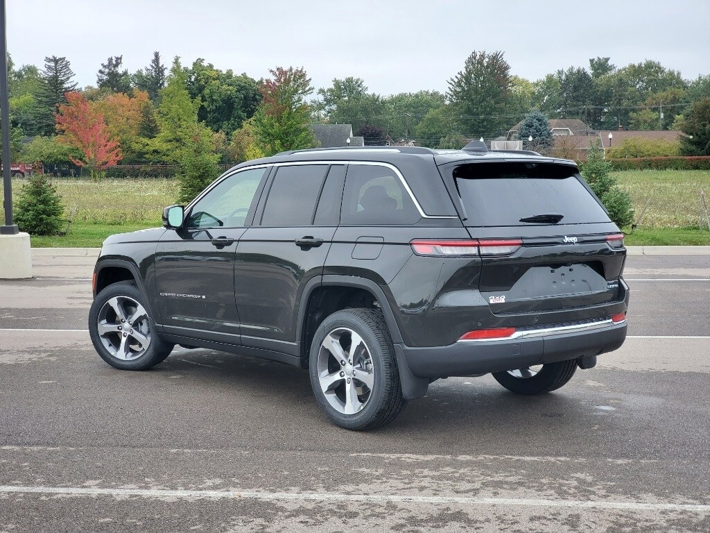 2024 Jeep Grand Cherokee Limited photo 3