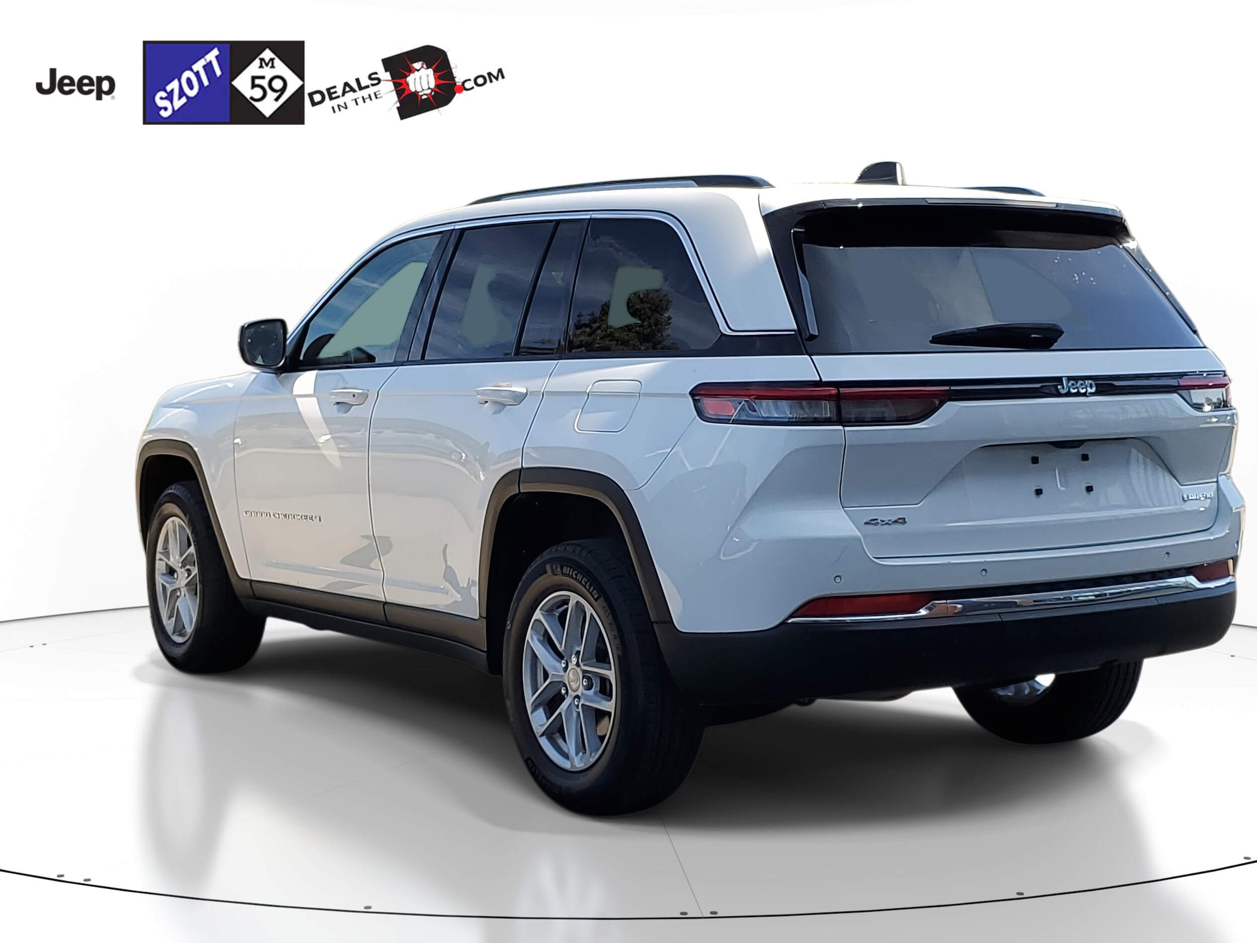 2023 Jeep Grand Cherokee Laredo X photo 2