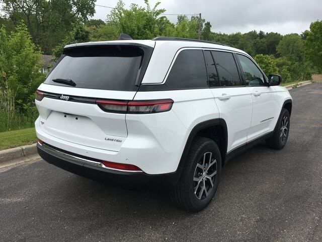 2025 Jeep Grand Cherokee Limited photo 3