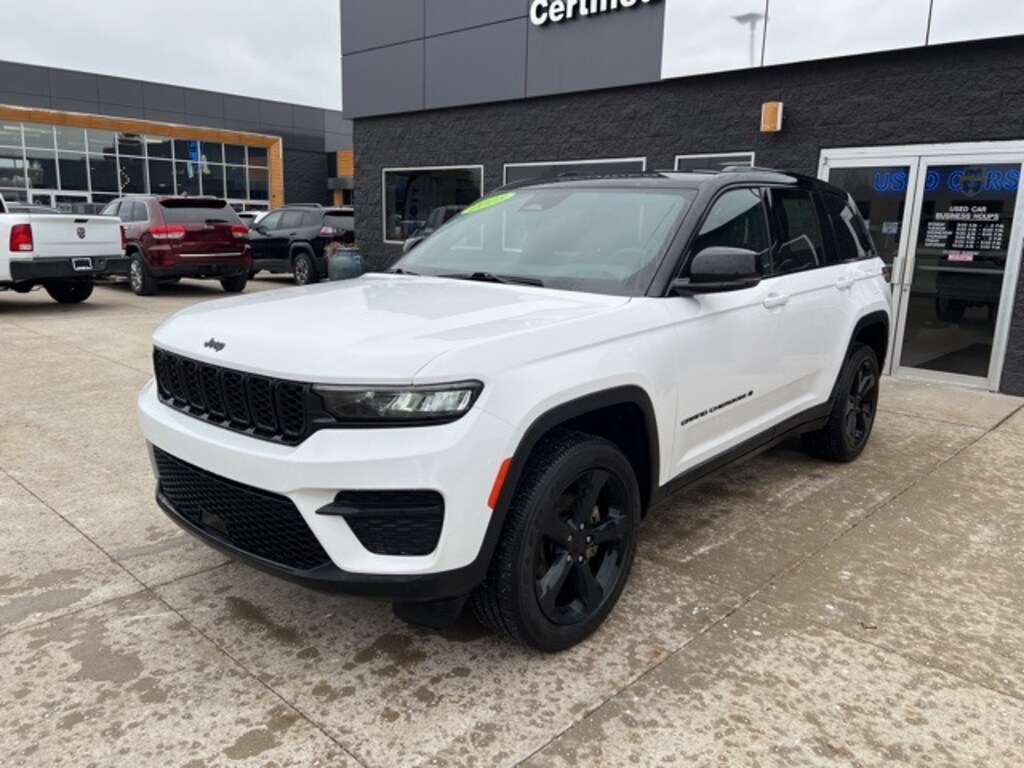 Used 2023 Jeep Grand Cherokee Altitude SUV