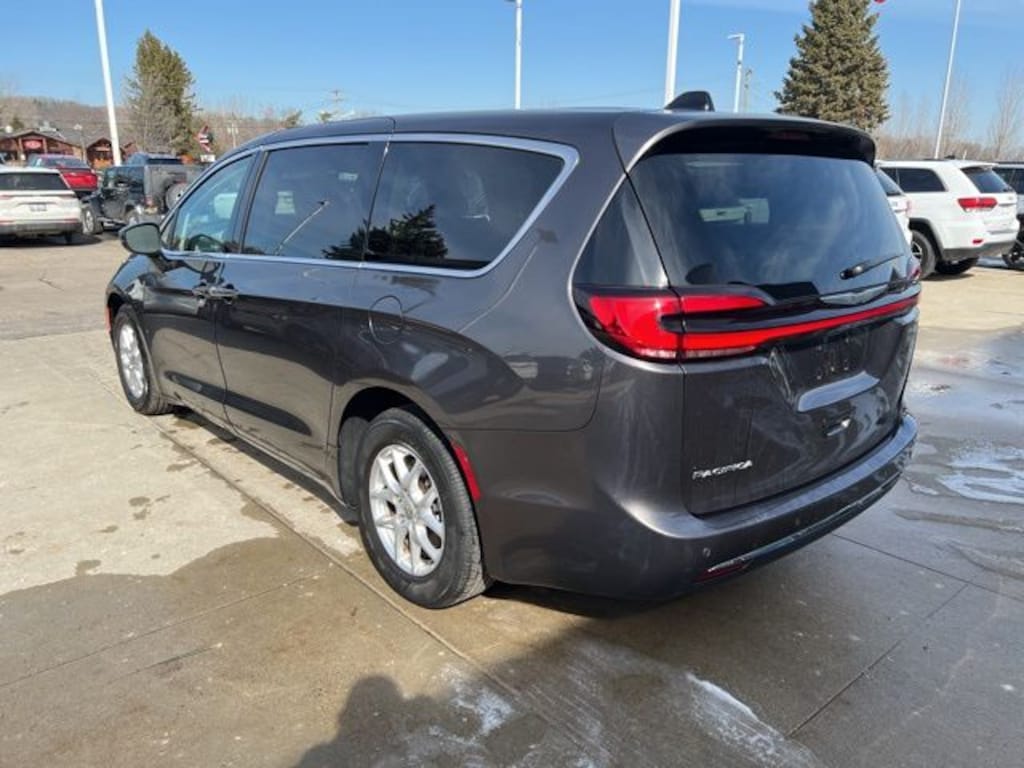 Certified 2023 Chrysler Pacifica Touring L Van Passenger Van