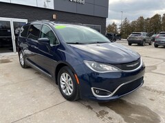 Used 2017 Chrysler Pacifica Touring L Van for sale in Highland MI