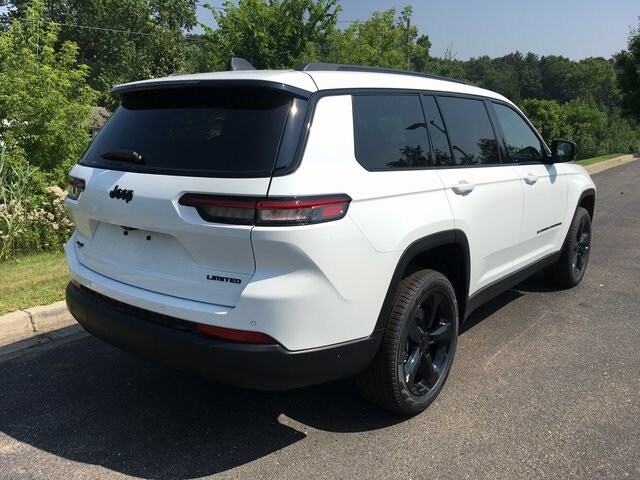 2025 Jeep Grand Cherokee Limited photo 2
