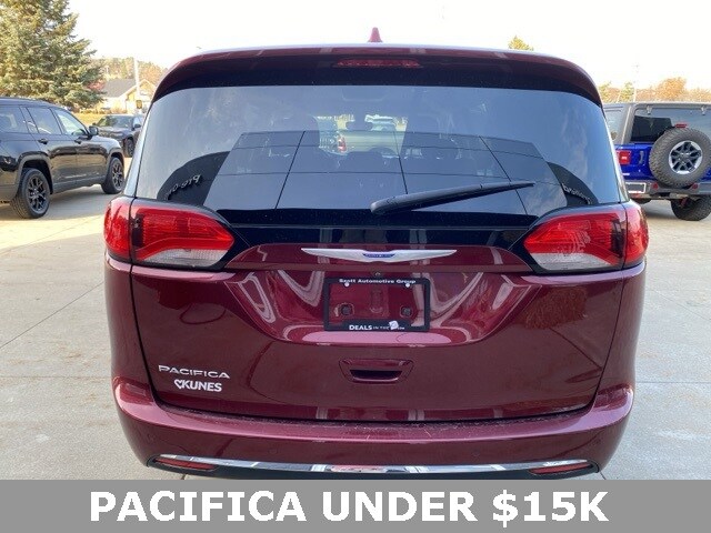 2018 Chrysler Pacifica Touring Plus photo 3