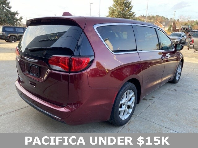 2018 Chrysler Pacifica Touring Plus photo 2