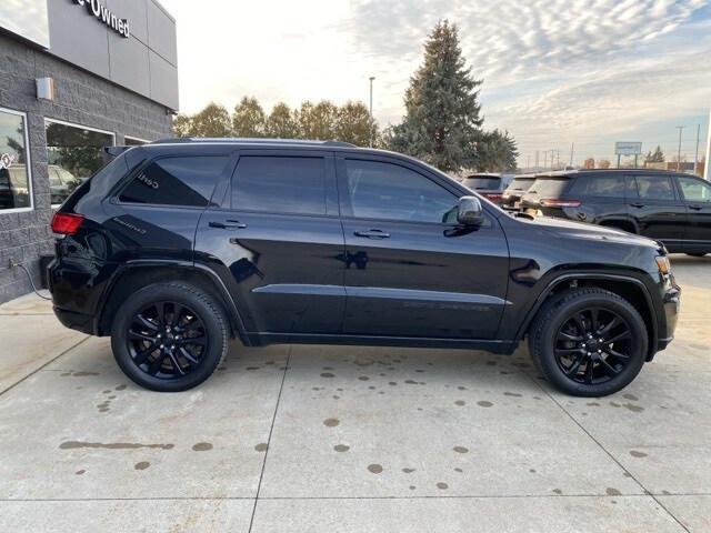 2018 Jeep Grand Cherokee Laredo Altitude photo 2