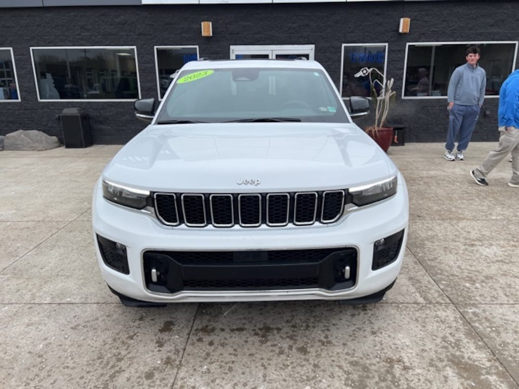 Used 2023 Jeep Grand Cherokee Overland SUV