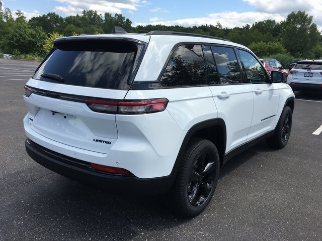 2025 Jeep Grand Cherokee Limited photo 3