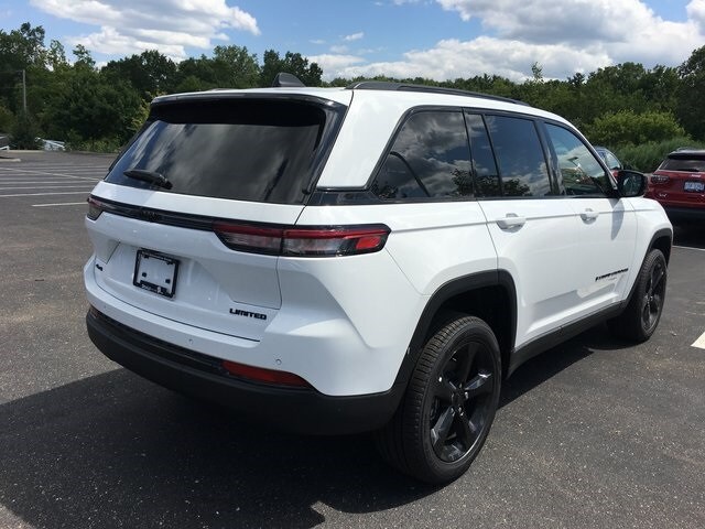2025 Jeep Grand Cherokee Limited photo 3