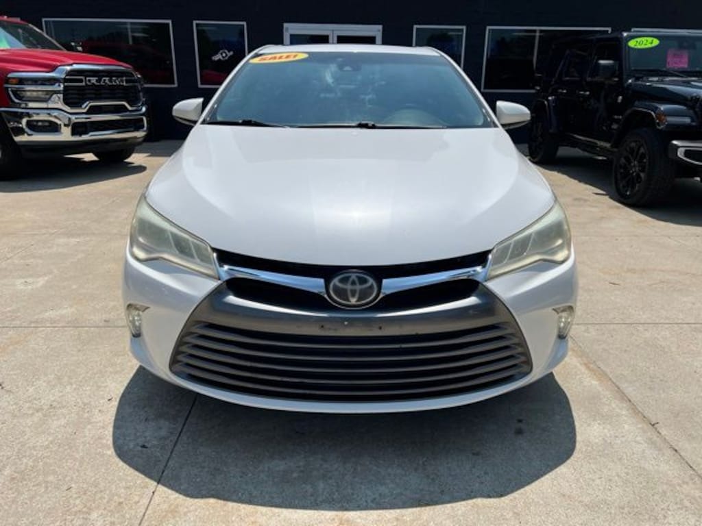 Used 2015 Toyota Camry XLE Sedan