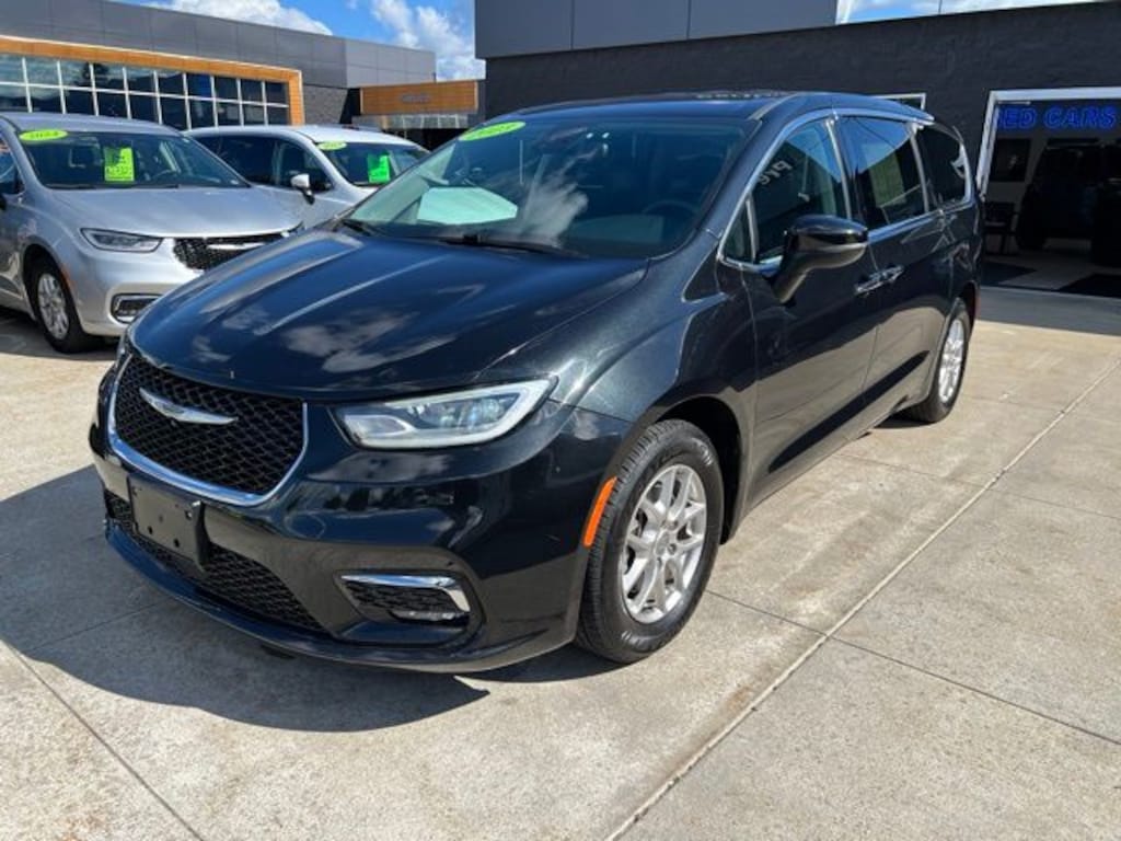 Certified 2023 Chrysler Pacifica Touring L Van Passenger Van
