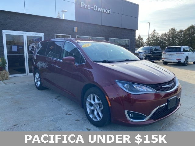 2018 Chrysler Pacifica Touring Plus's photo