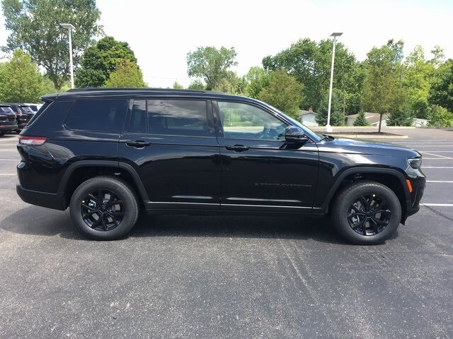 2025 Jeep Grand Cherokee Altitude X photo 2