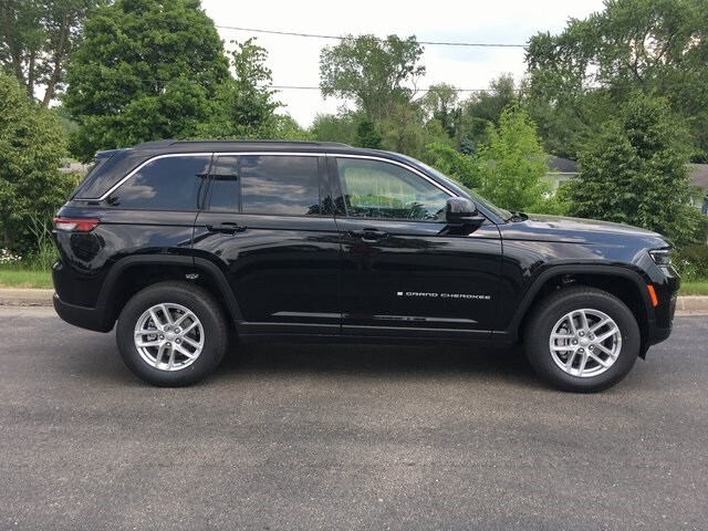 2025 Jeep Grand Cherokee Laredo X photo 2