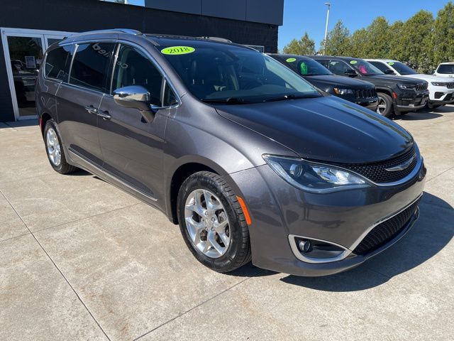 2018 Chrysler Pacifica Limited's photo
