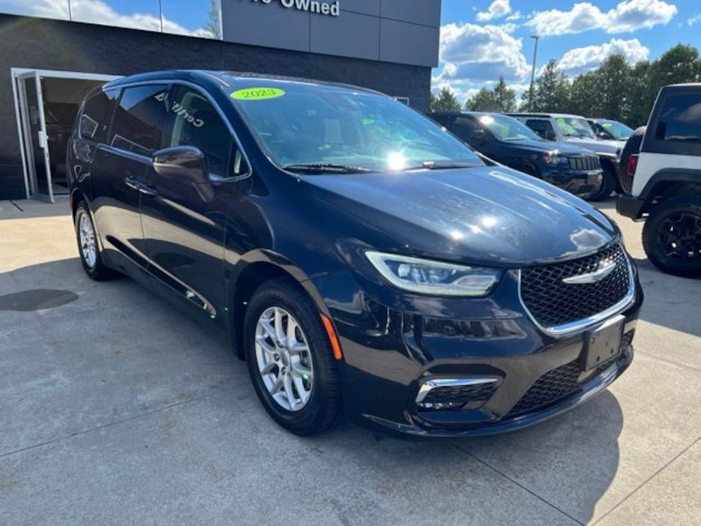 Certified 2023 Chrysler Pacifica Touring L Van Passenger Van
