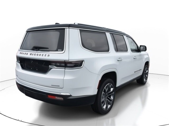2022 Jeep Grand Wagoneer III photo 3