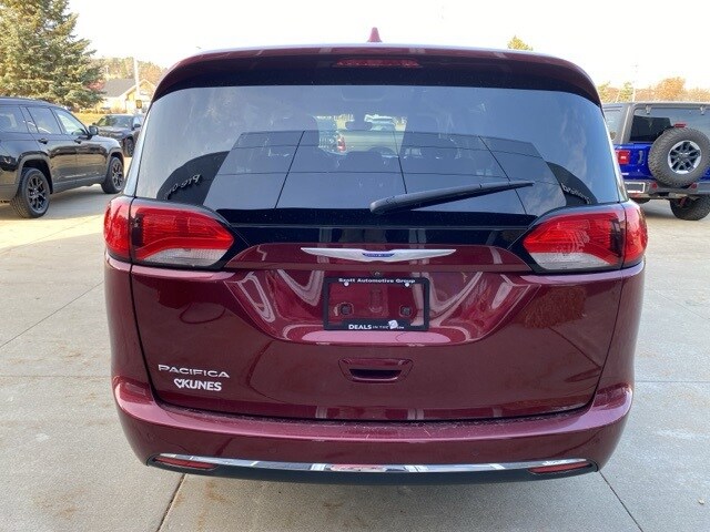 2018 Chrysler Pacifica Touring Plus photo 4