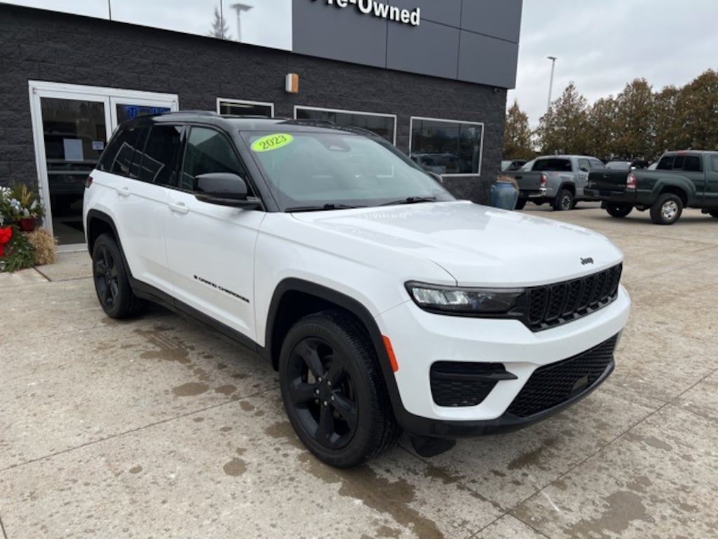 Used 2023 Jeep Grand Cherokee Altitude SUV
