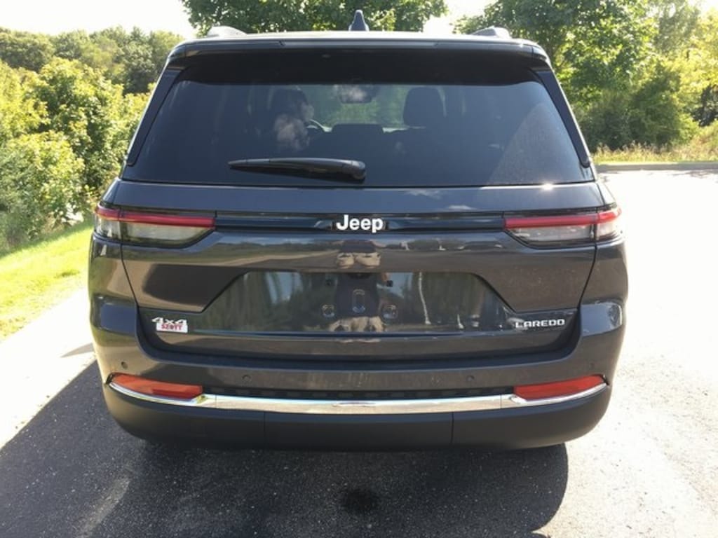New 2025 Jeep Grand Cherokee Laredo Sport Utility