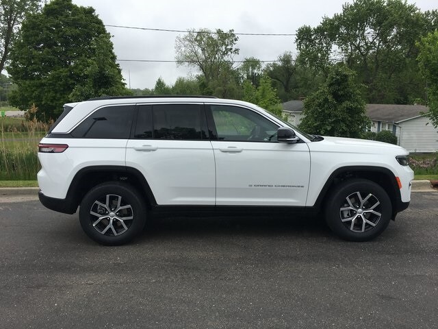 2025 Jeep Grand Cherokee Limited photo 2