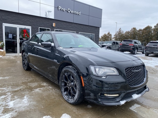 2023 Chrysler 300 Touring L's photo