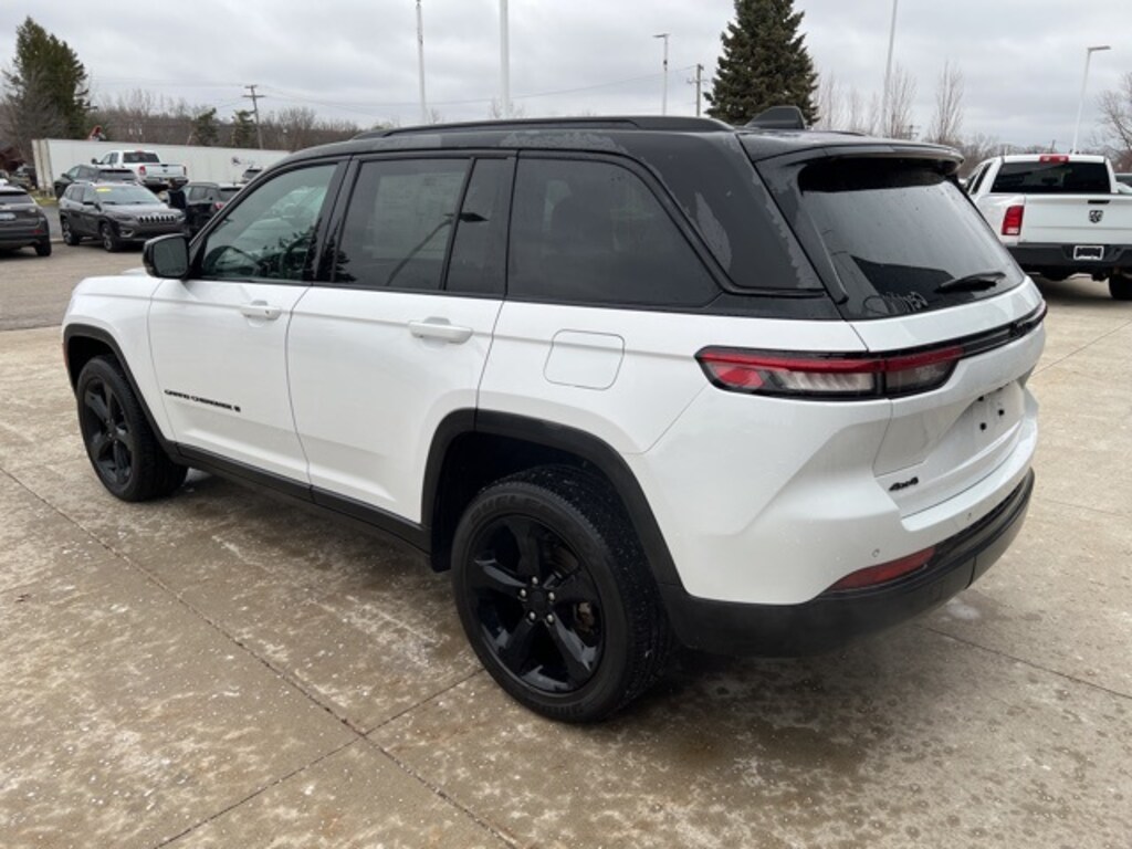 Used 2023 Jeep Grand Cherokee Altitude SUV