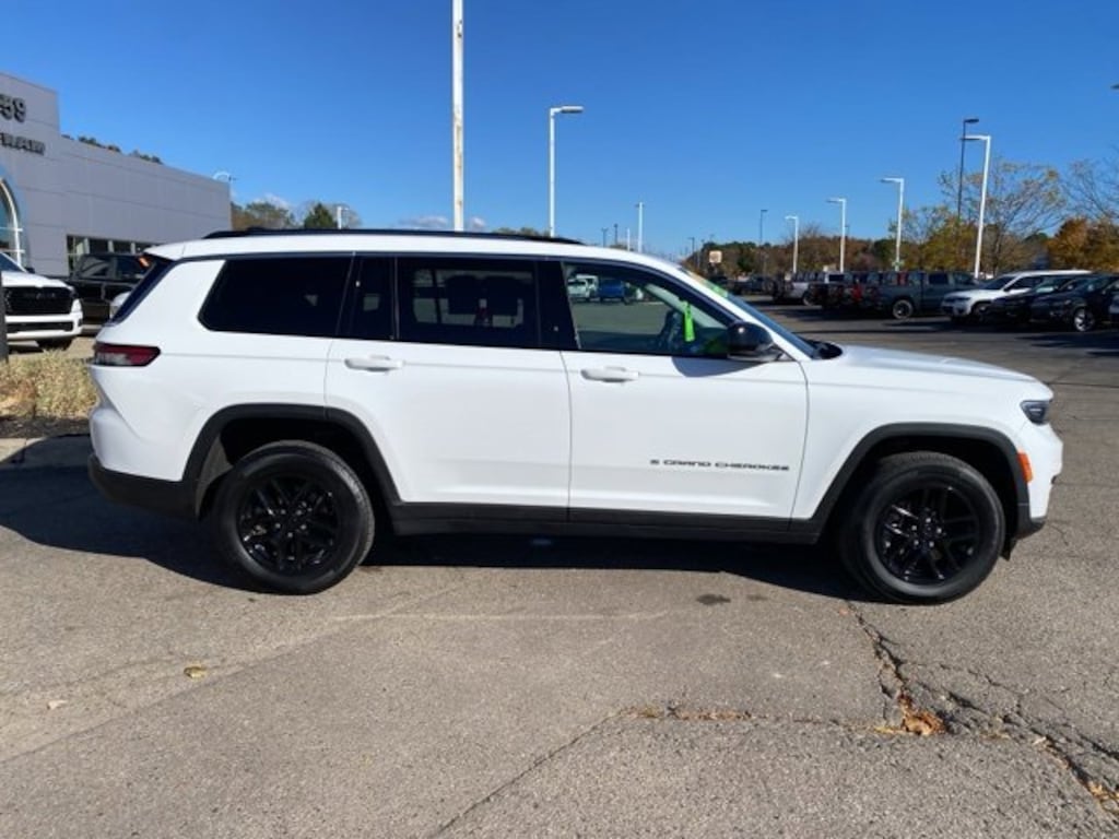 Used 2023 Jeep Grand Cherokee L Laredo SUV