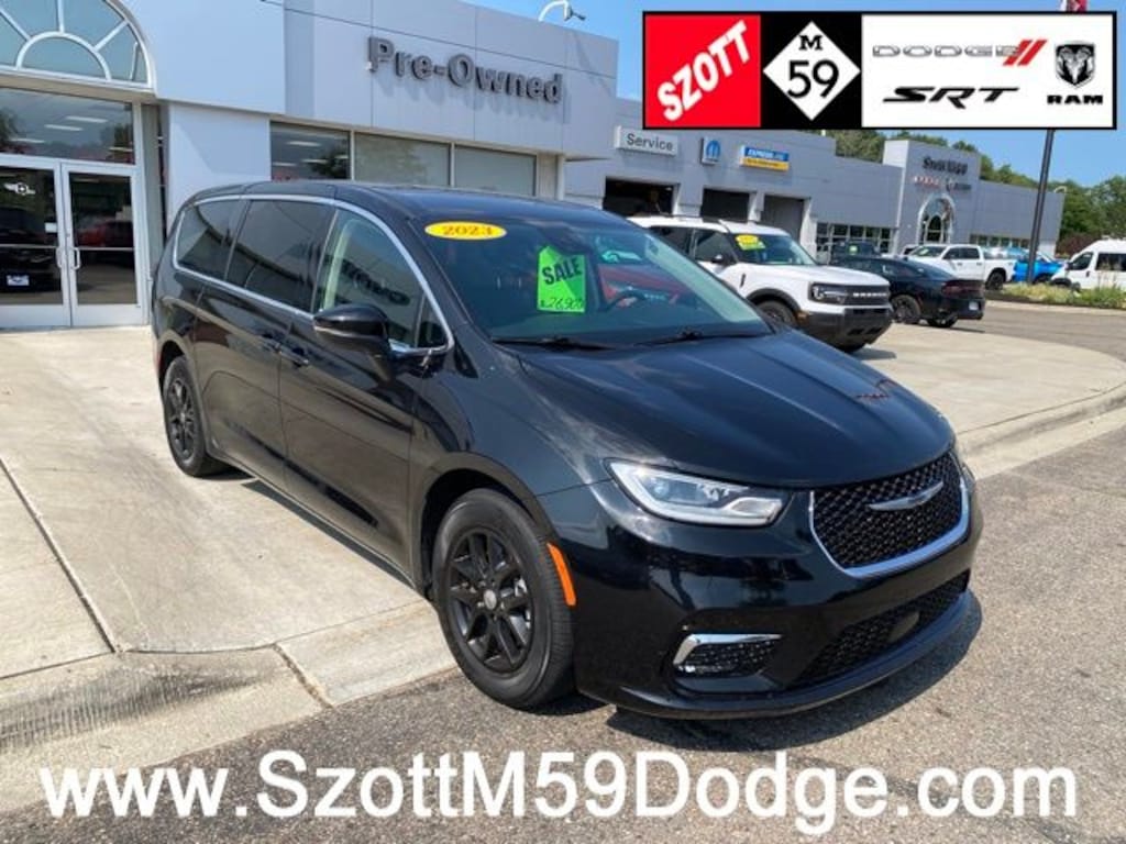 Used 2023 Chrysler Pacifica Touring L Van Passenger Van