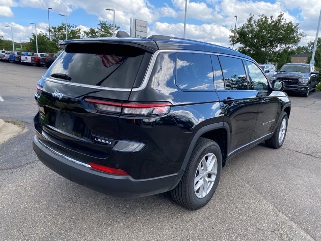 2023 Jeep Grand Cherokee Laredo photo 3