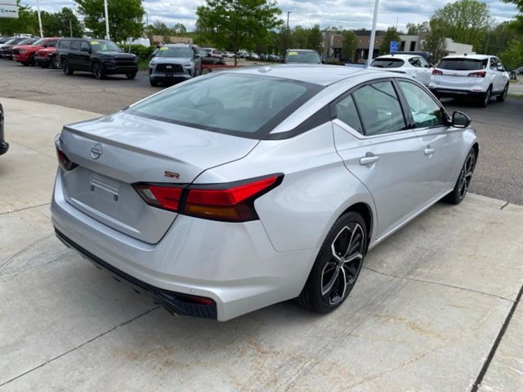 Used 2024 Nissan Altima Sedan