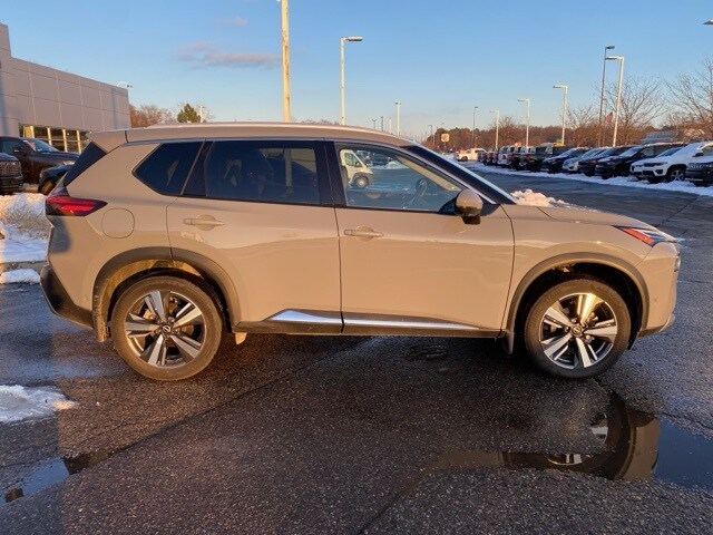 2023 Nissan Rogue Platinum photo 2