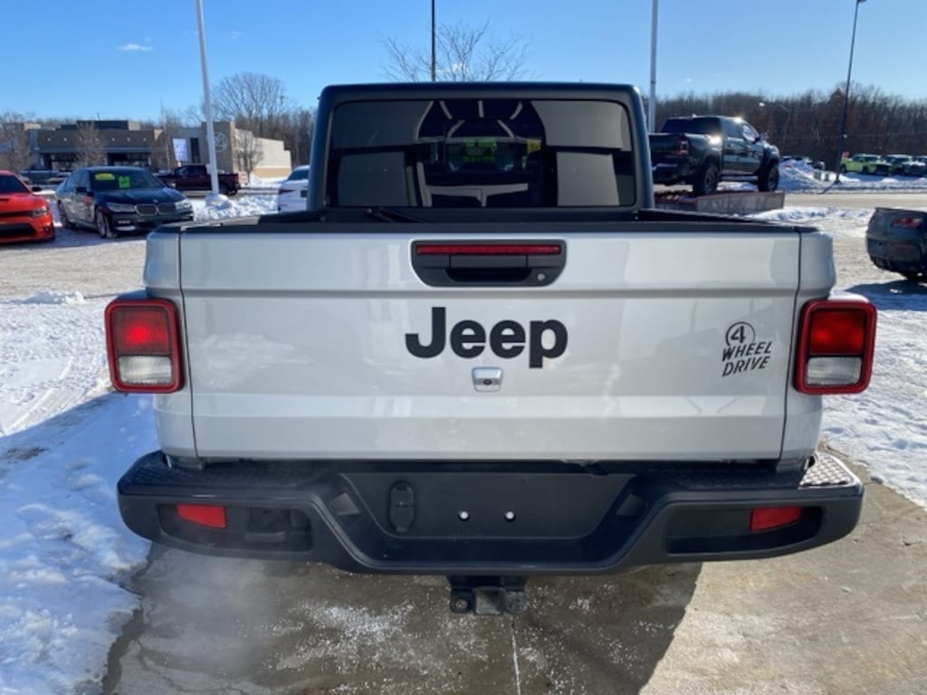 Used 2023 Jeep Gladiator Willys Truck Crew Cab