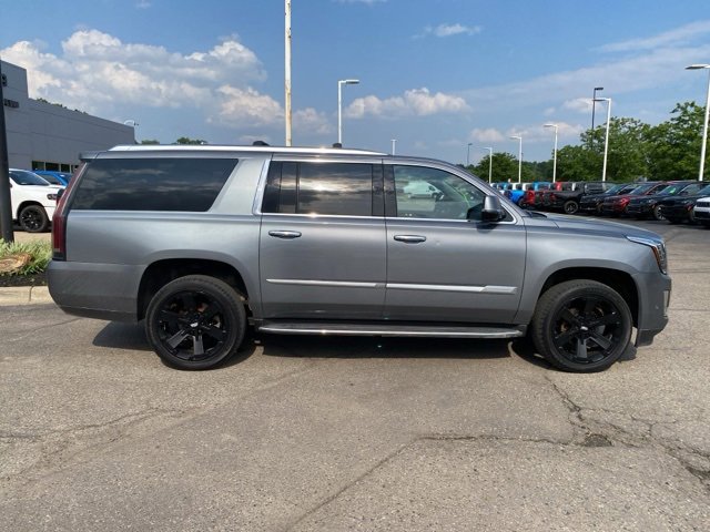 2020 Cadillac Escalade ESV Luxury photo 2