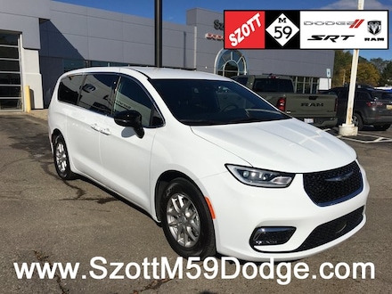 2025 Chrysler Pacifica Select Passenger Van