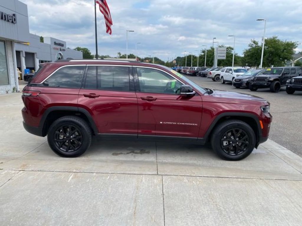 Used 2023 Jeep Grand Cherokee SUV