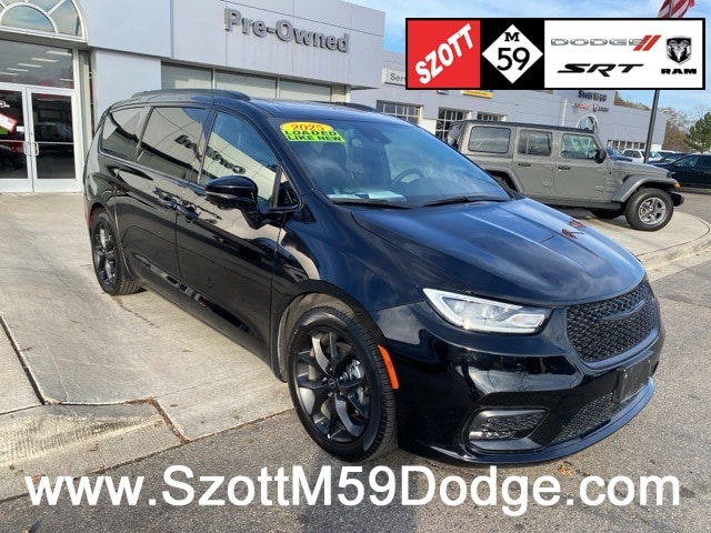 2025 Chrysler Pacifica Limited's photo