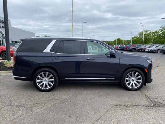 Used 2022 Cadillac Escalade Premium Luxury Platinum with VIN 1GYS4DKL4NR320429 for sale in Highland, MI