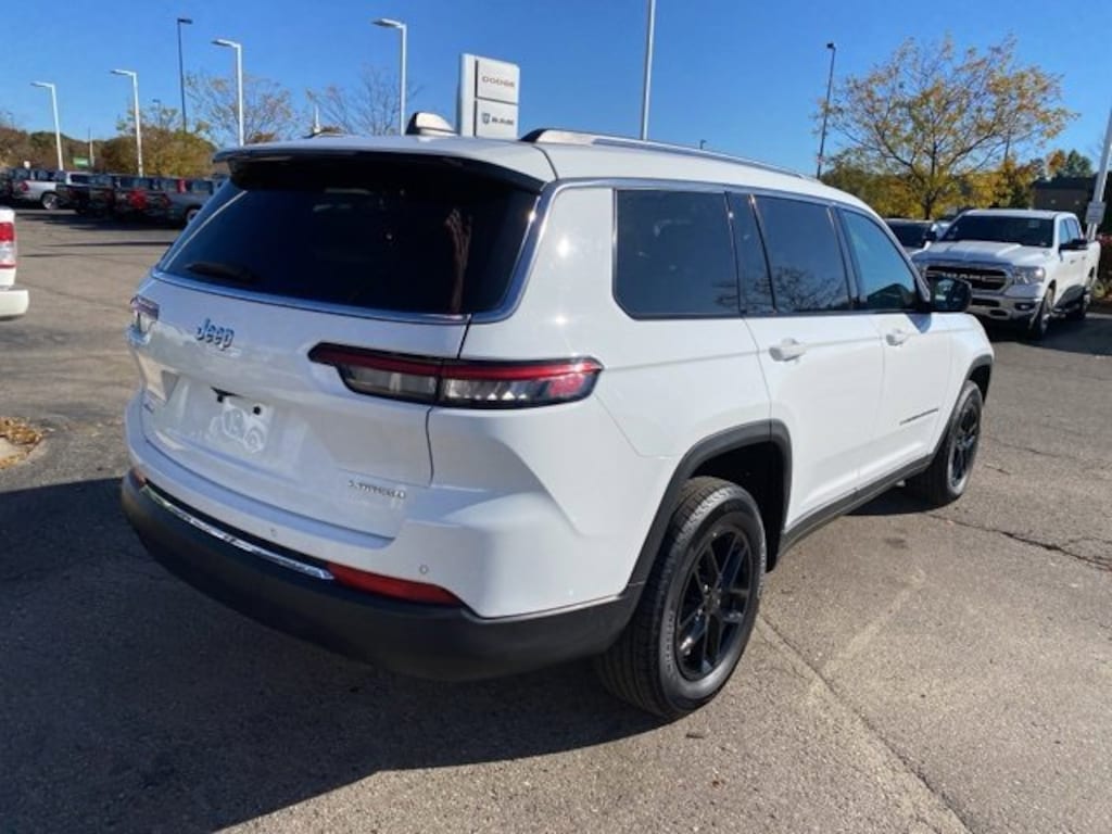 Used 2023 Jeep Grand Cherokee L Laredo SUV