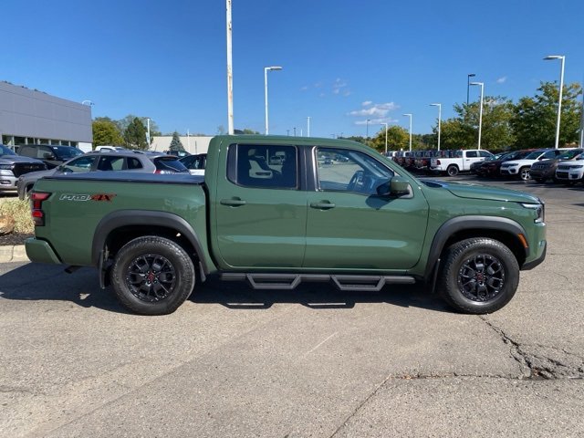 2022 Nissan Frontier PRO-4X photo 2