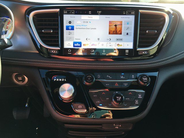 2026 Chrysler Pacifica Select - Photo 19