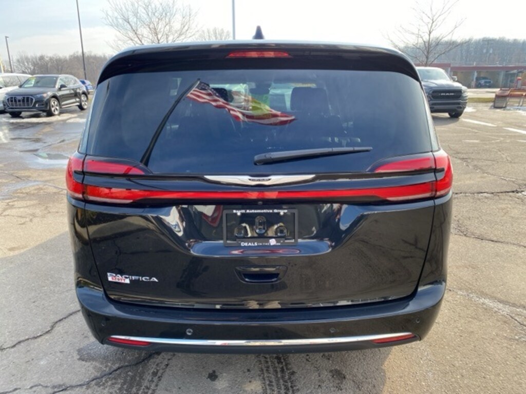 Used 2023 Chrysler Pacifica Touring L Van Passenger Van