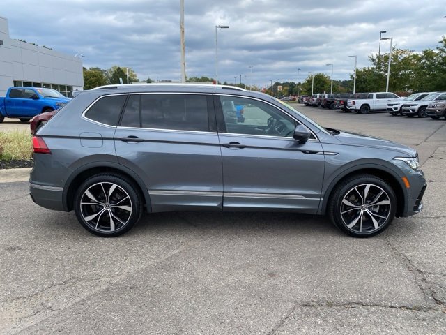 2022 Volkswagen Tiguan SEL Premium R-Line photo 2